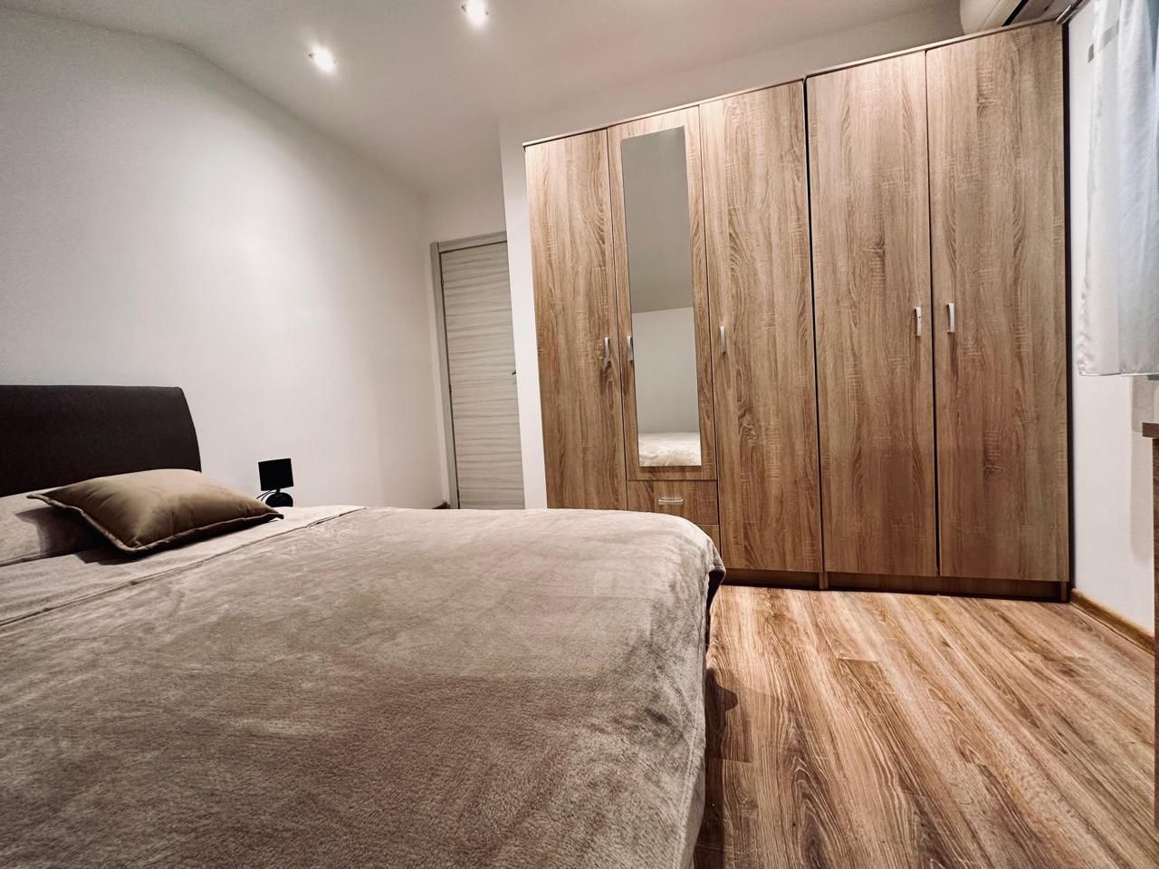 Izdavanje luksuznog trosobnog duplex stana 130 m² sa parkingom i teretanom– Mazina, Tivat - Amfora Real Estate