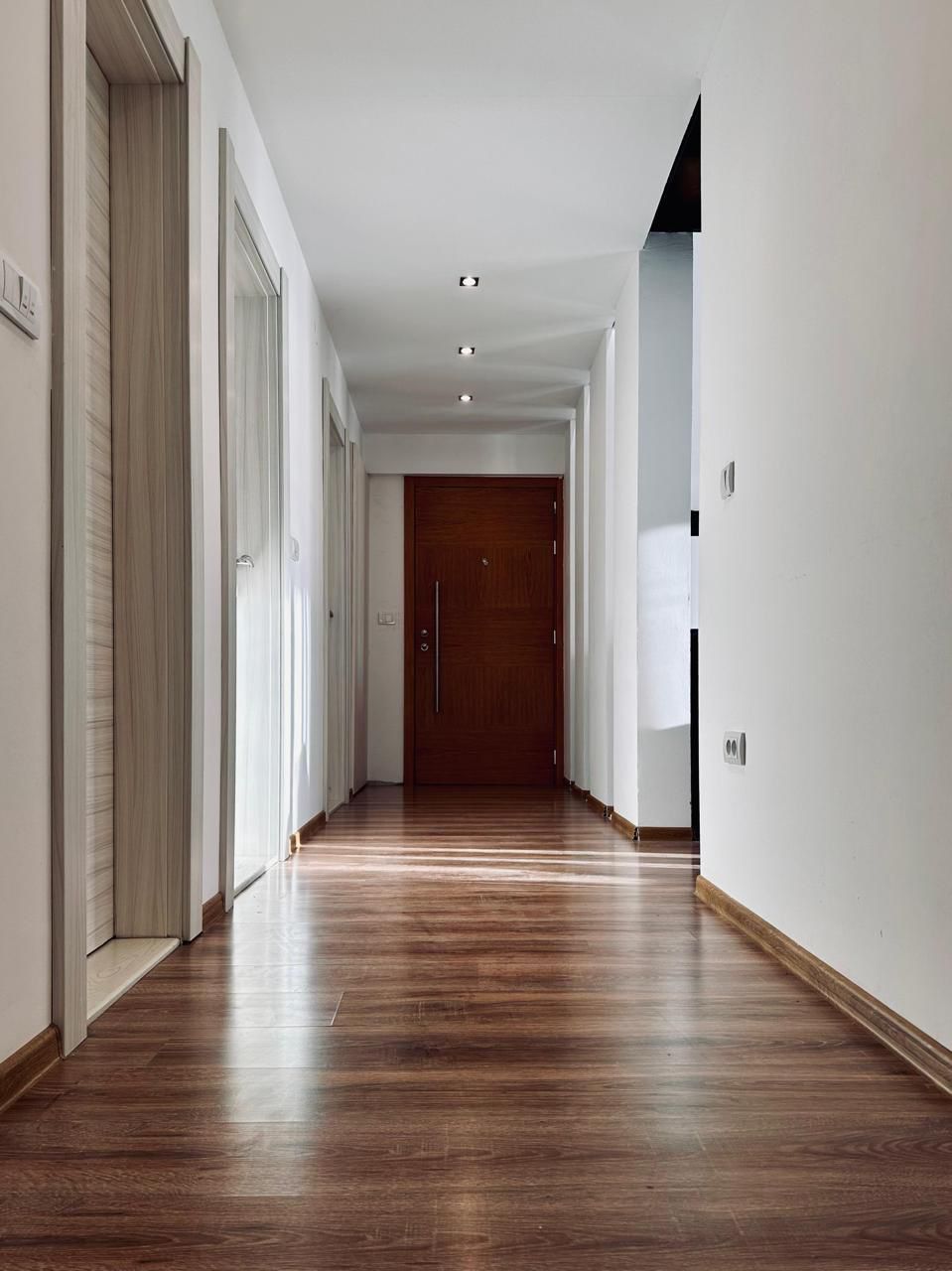 Izdavanje luksuznog trosobnog duplex stana 130 m² sa parkingom i teretanom– Mazina, Tivat - Amfora Real Estate