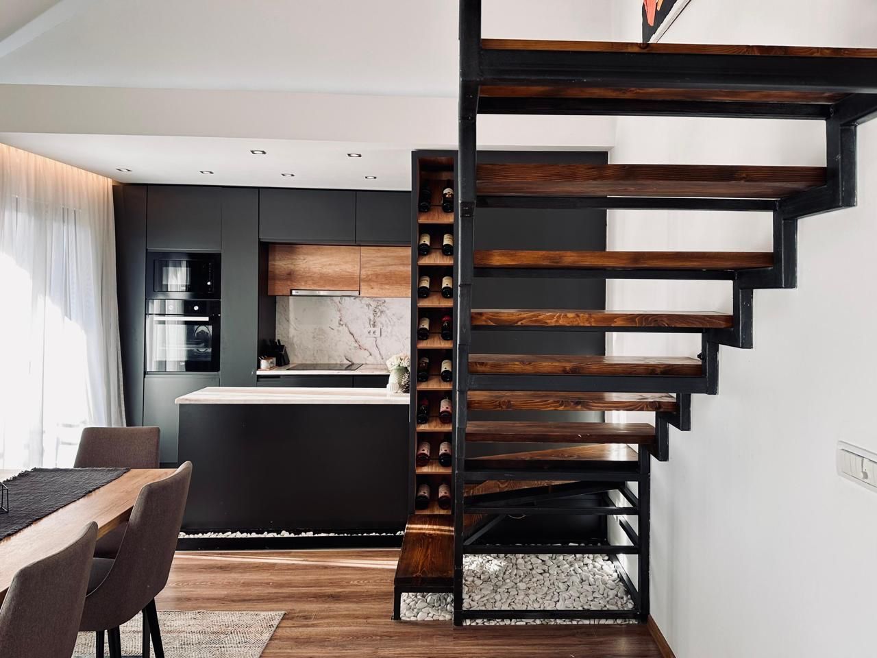 Izdavanje luksuznog trosobnog duplex stana 130 m² sa parkingom i teretanom– Mazina, Tivat - Amfora Real Estate