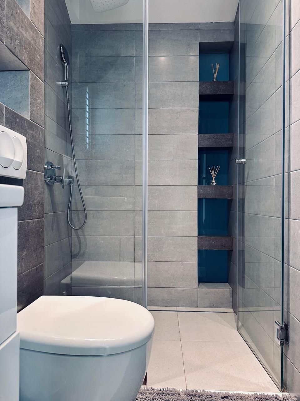 Izdavanje luksuznog trosobnog duplex stana 130 m² sa parkingom i teretanom– Mazina, Tivat - Amfora Real Estate