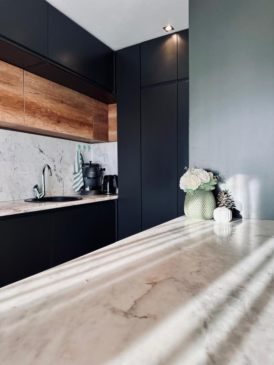 Izdavanje luksuznog trosobnog duplex stana 130 m² sa parkingom i teretanom– Mazina, Tivat - Amfora Real Estate