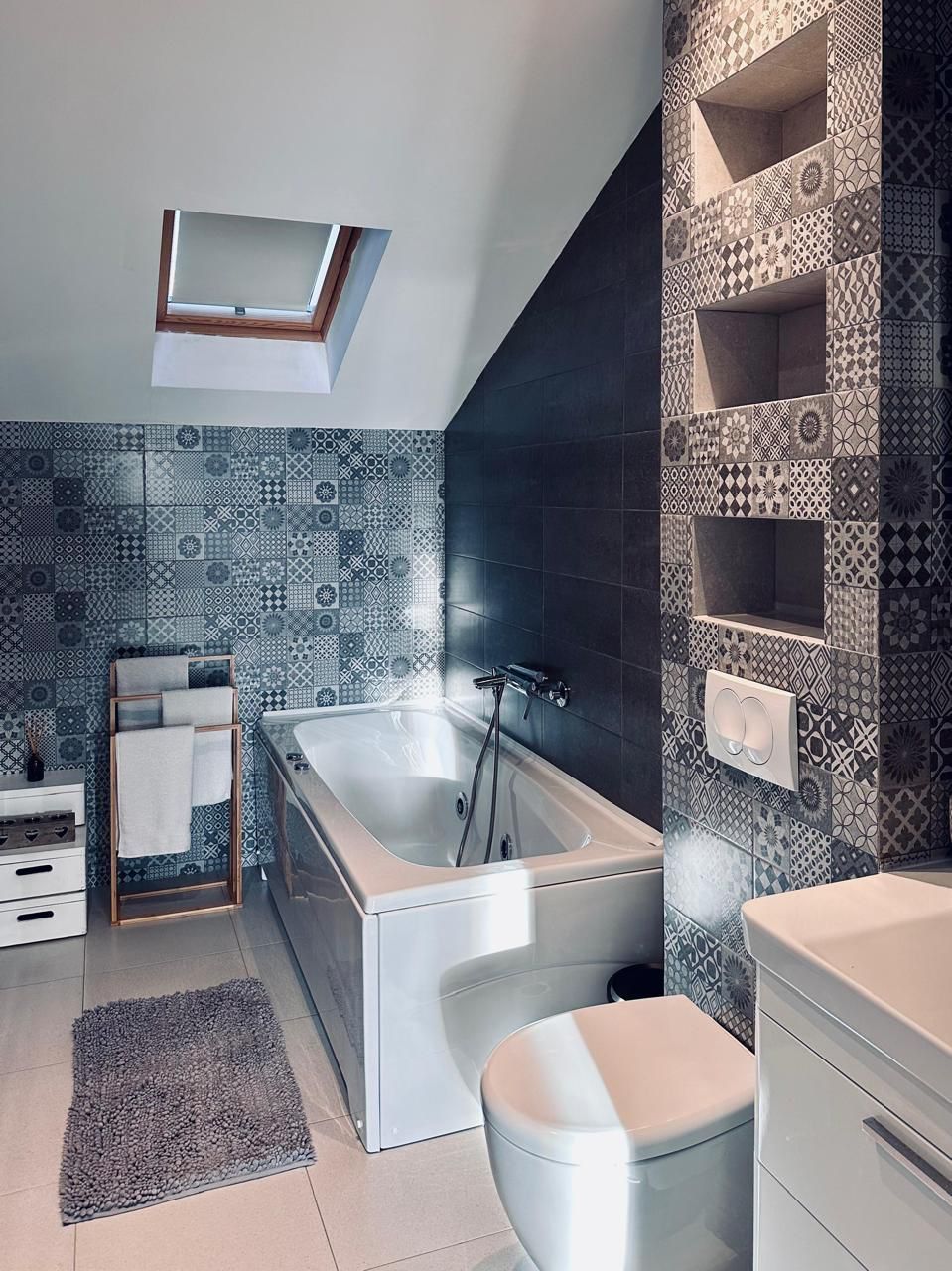 Izdavanje luksuznog trosobnog duplex stana 130 m² sa parkingom i teretanom– Mazina, Tivat - Amfora Real Estate