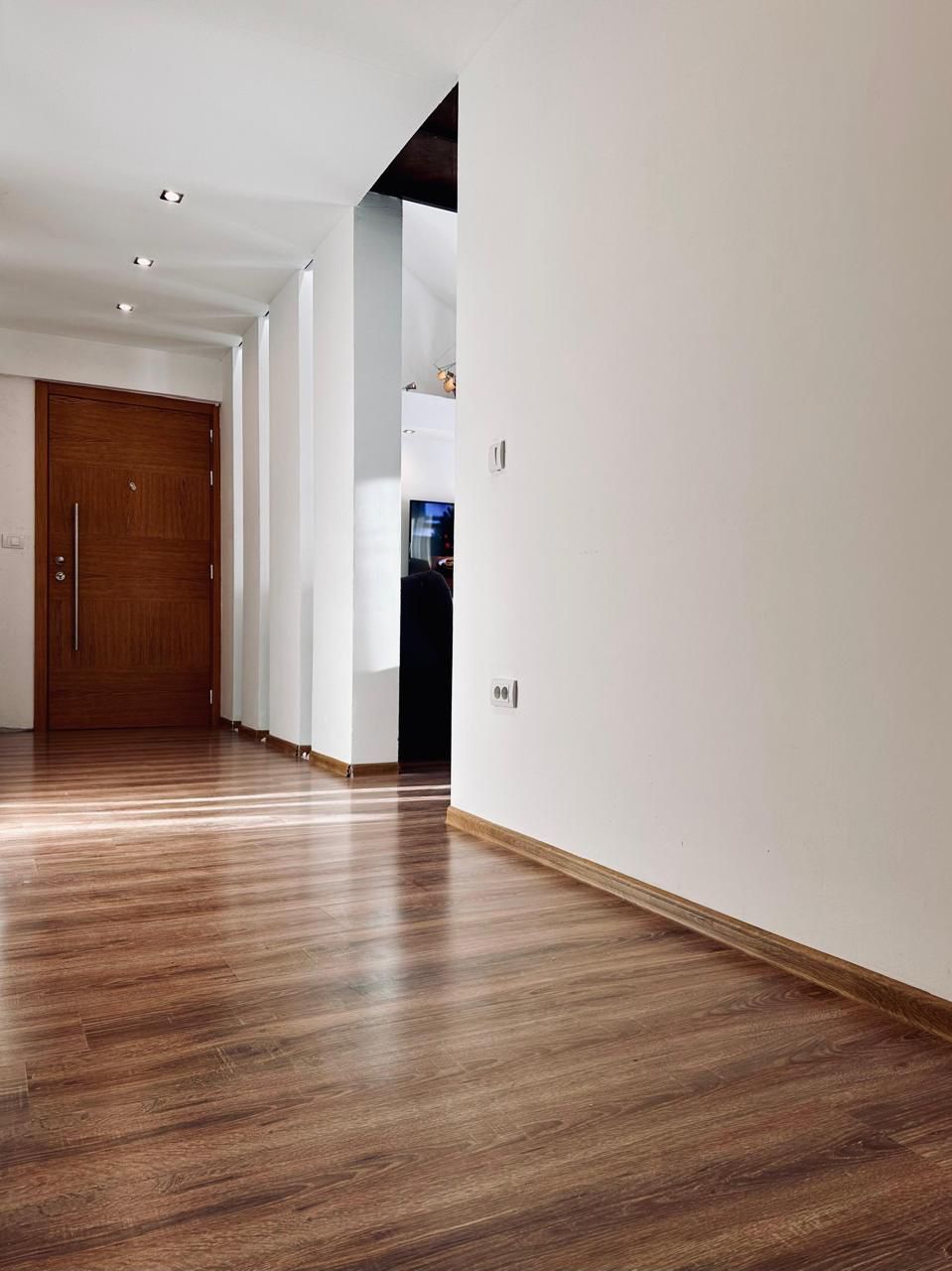 Izdavanje luksuznog trosobnog duplex stana 130 m² sa parkingom i teretanom– Mazina, Tivat - Amfora Real Estate