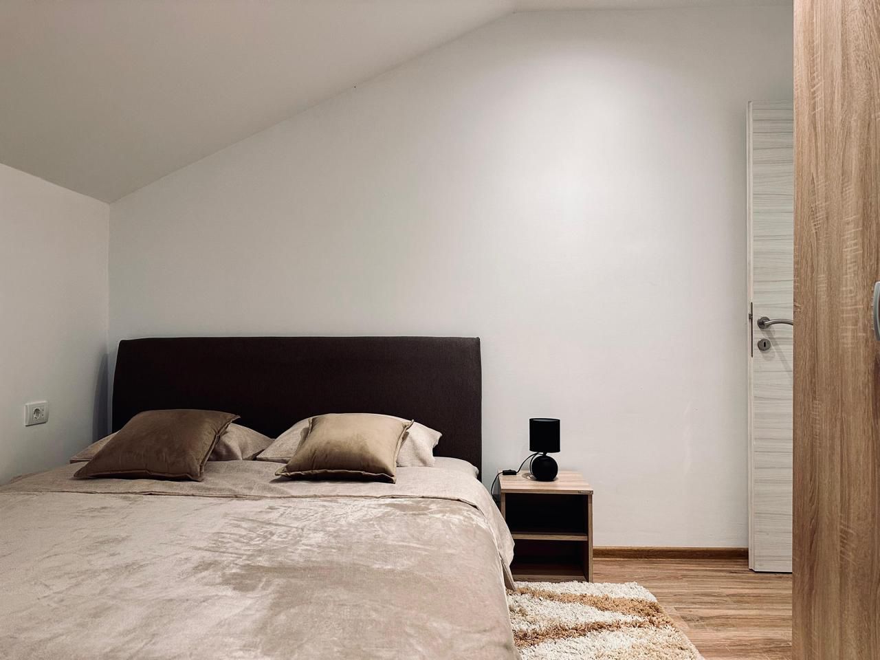 Izdavanje luksuznog trosobnog duplex stana 130 m² sa parkingom i teretanom– Mazina, Tivat - Amfora Real Estate