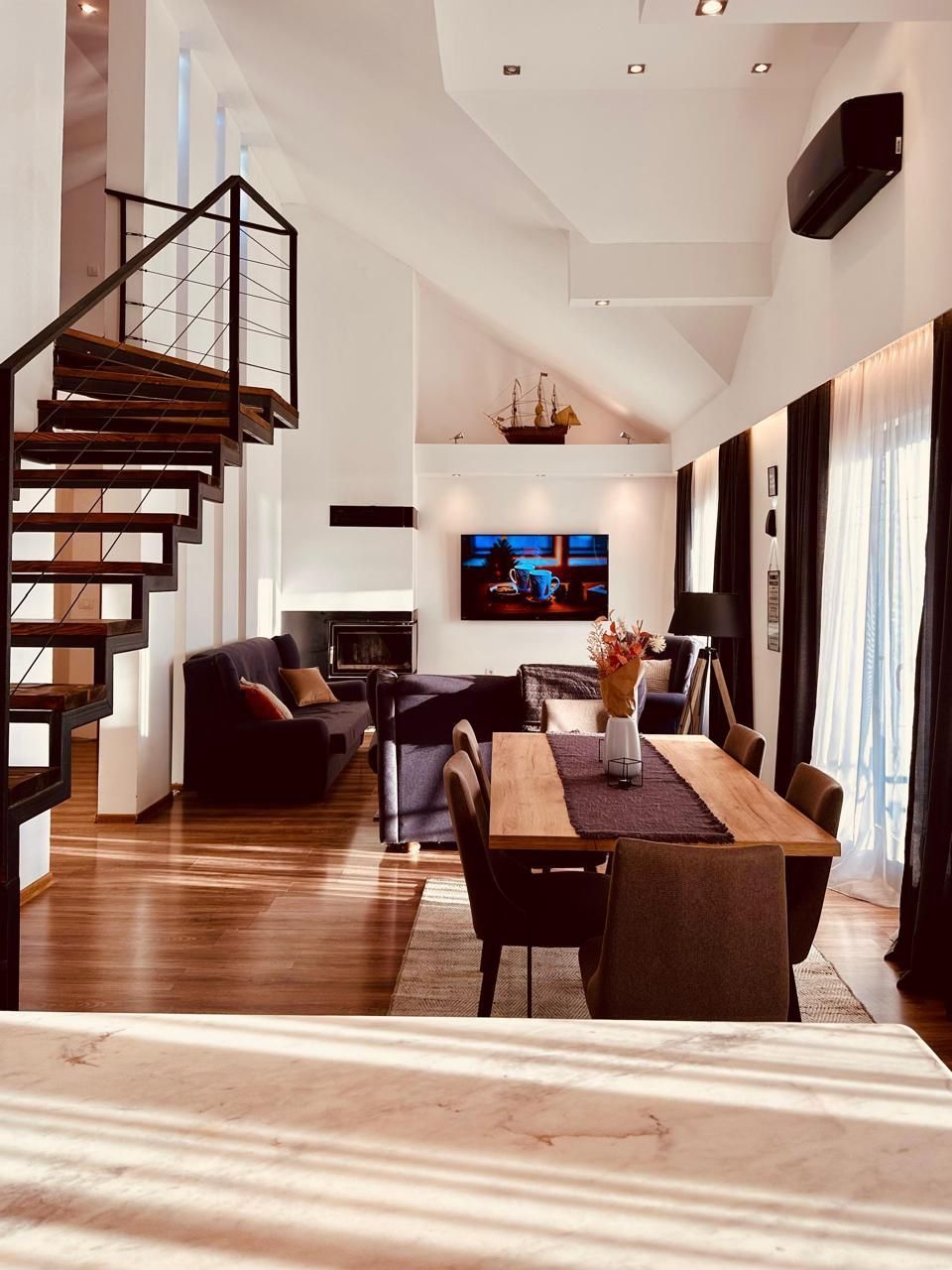 Izdavanje luksuznog trosobnog duplex stana 130 m² sa parkingom i teretanom– Mazina, Tivat - Amfora Real Estate