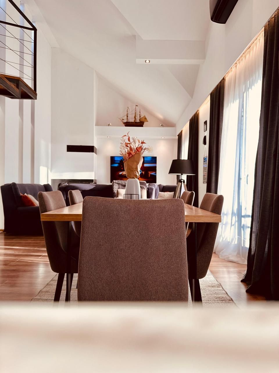 Izdavanje luksuznog trosobnog duplex stana 130 m² sa parkingom i teretanom– Mazina, Tivat - Amfora Real Estate