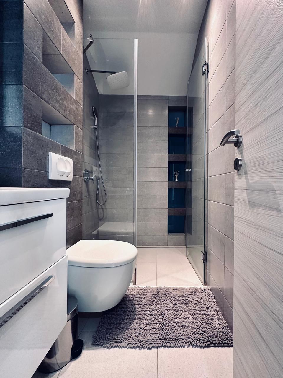 Izdavanje luksuznog trosobnog duplex stana 130 m² sa parkingom i teretanom– Mazina, Tivat - Amfora Real Estate