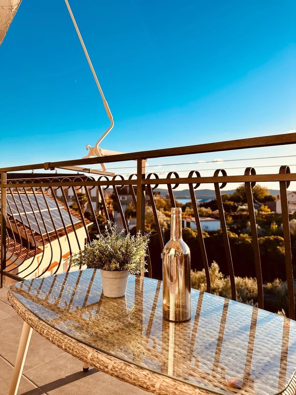 Izdavanje luksuznog trosobnog duplex stana 130 m² sa parkingom i teretanom– Mazina, Tivat - Amfora Real Estate