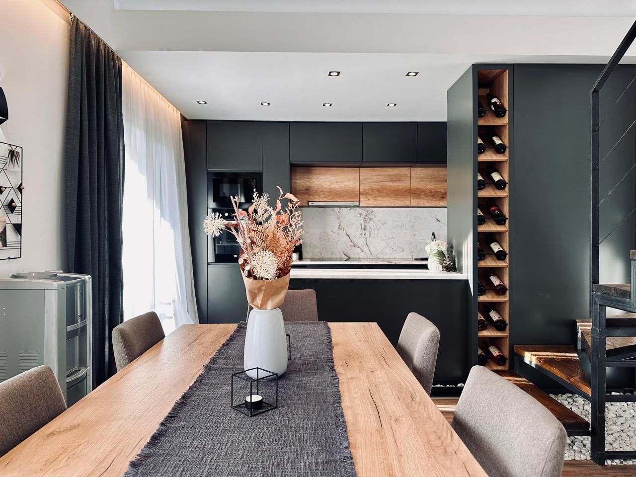 Izdavanje luksuznog trosobnog duplex stana 130 m² sa parkingom i teretanom– Mazina, Tivat - Amfora Real Estate