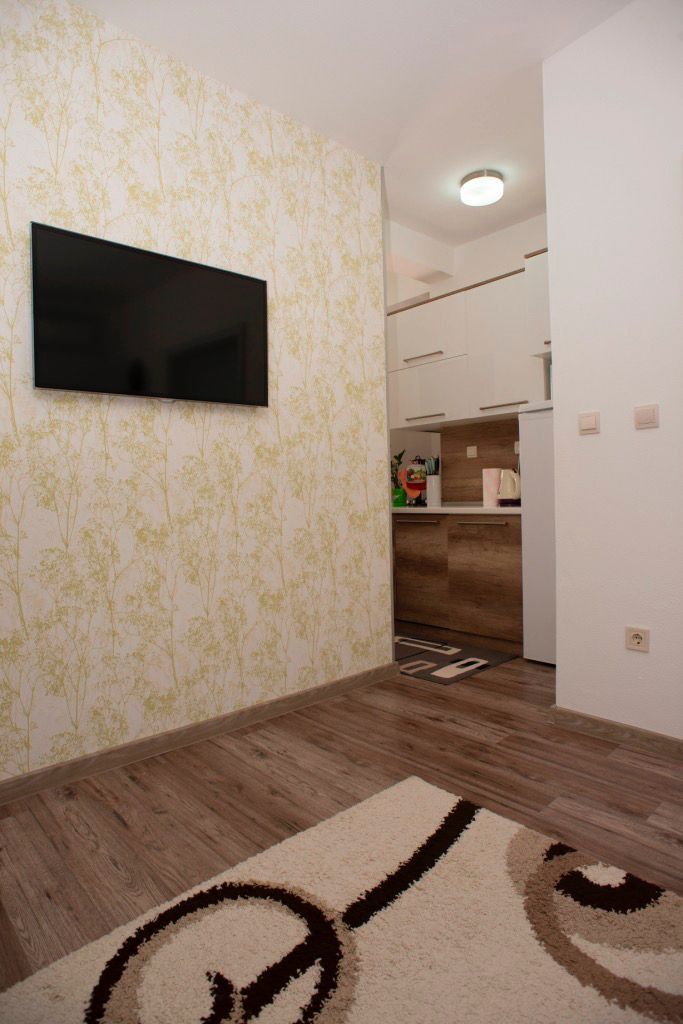 Izdaje se jednosoban stan 42m² sa pogledom na more – Bečići, Budva (na period do 15.05.2026,svi racuni ukljuceni u cenu) - Amfora Real Estate