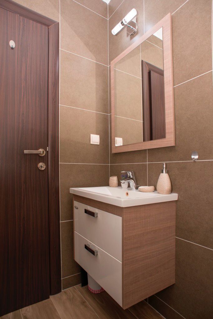 Izdaje se jednosoban stan 42m² sa pogledom na more – Bečići, Budva (na period do 15.05.2026,svi racuni ukljuceni u cenu) - Amfora Real Estate