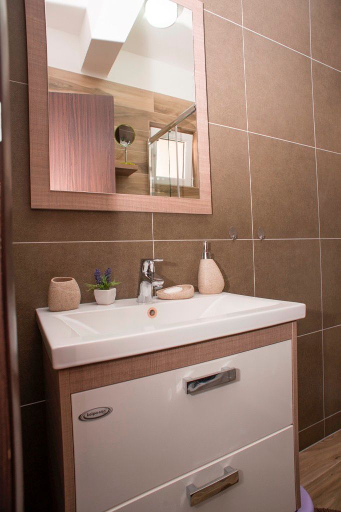 Izdaje se jednosoban stan 42m² sa pogledom na more – Bečići, Budva (na period do 15.05.2026,svi racuni ukljuceni u cenu) - Amfora Real Estate