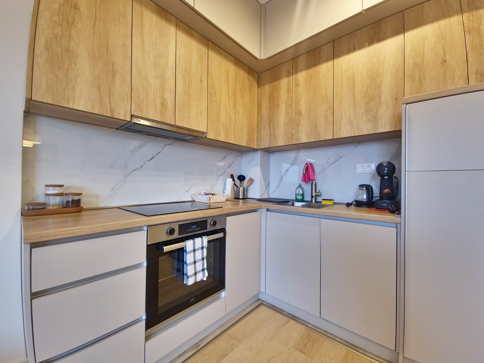 Nov jednosoban stan sa pogledom na more i garaznim mestom u luksuznom kompleksu 