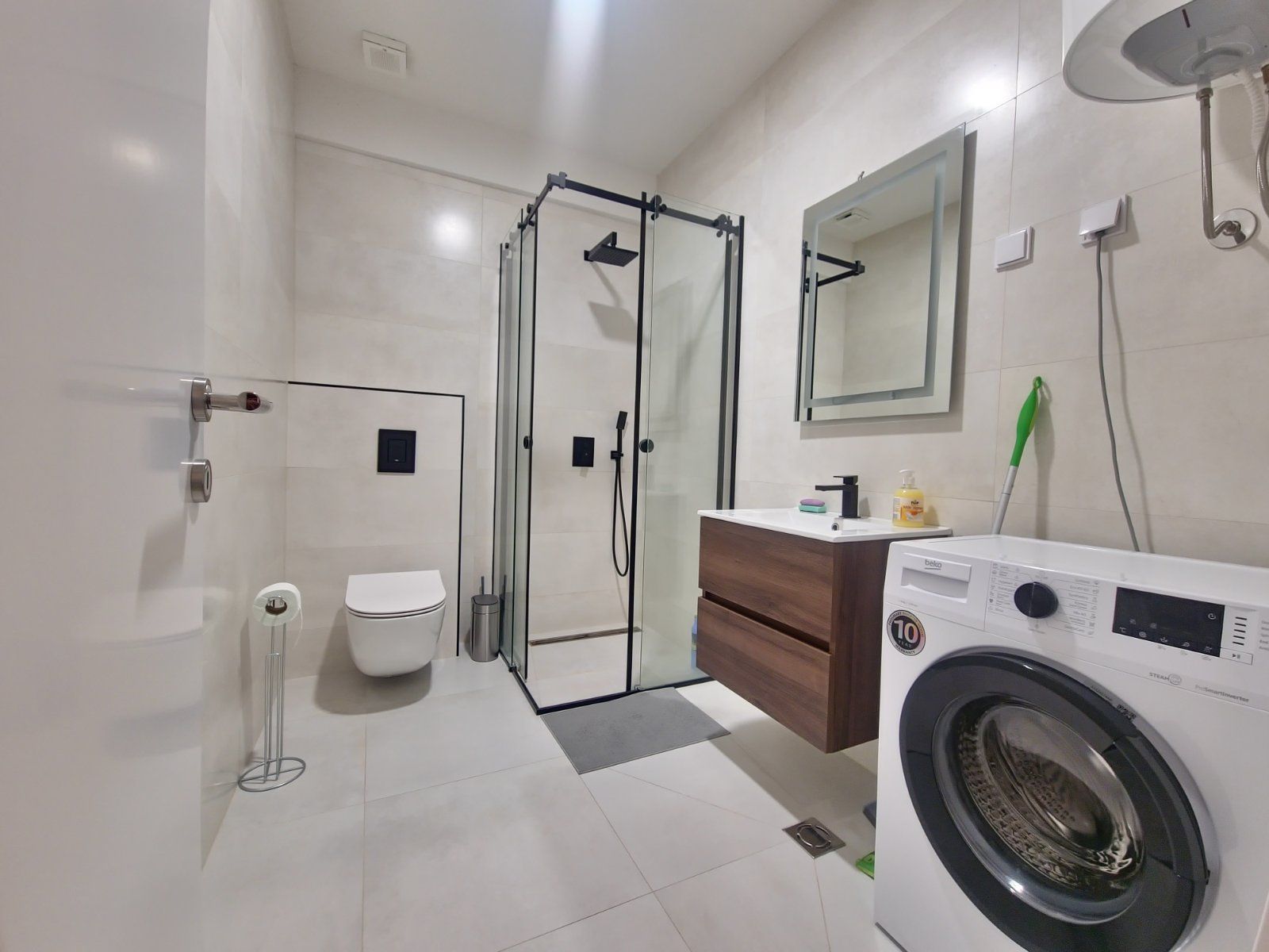 Nov jednosoban stan sa pogledom na more i garaznim mestom u luksuznom kompleksu 