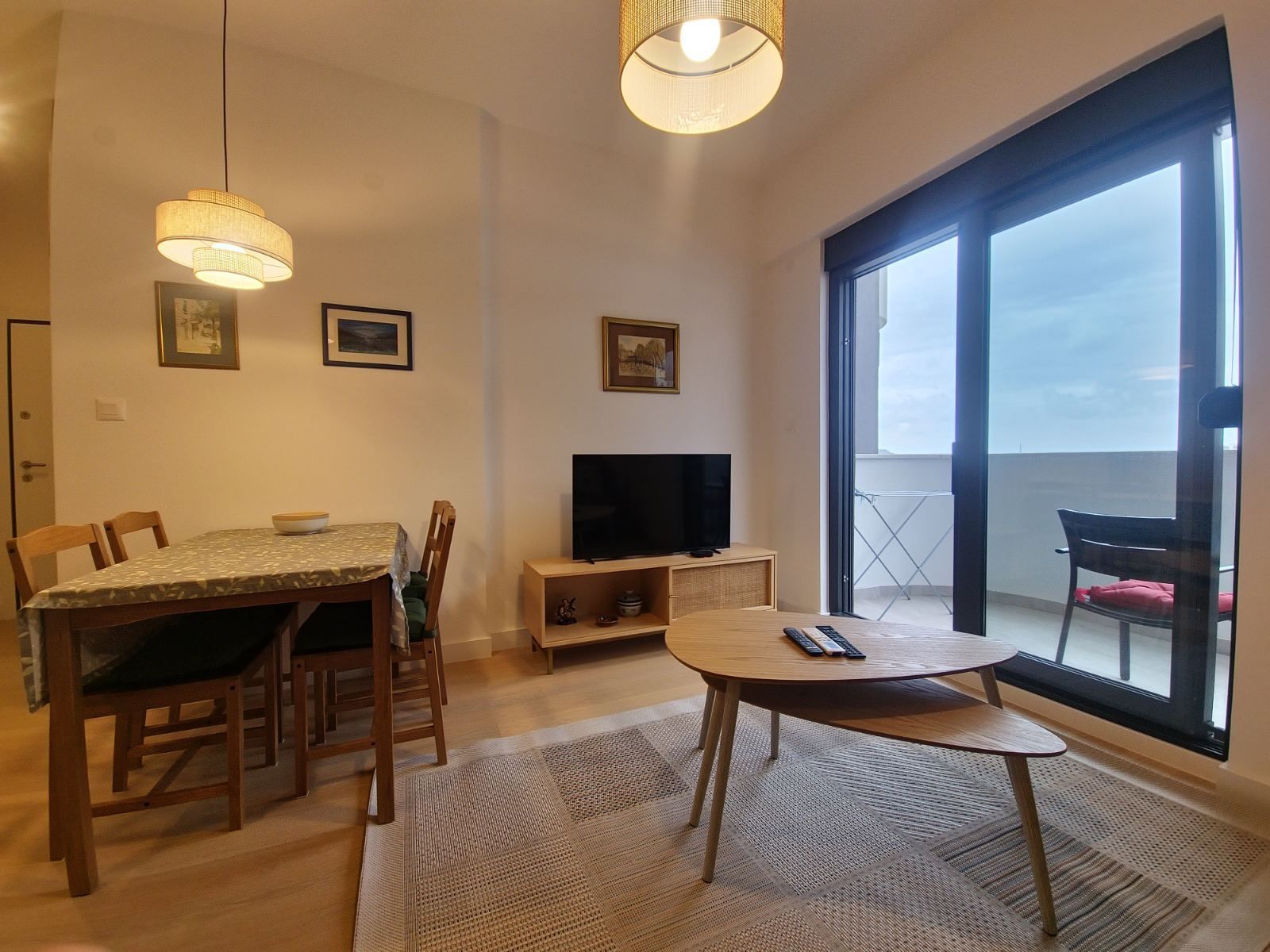 Nov jednosoban stan sa pogledom na more i garaznim mestom u luksuznom kompleksu 