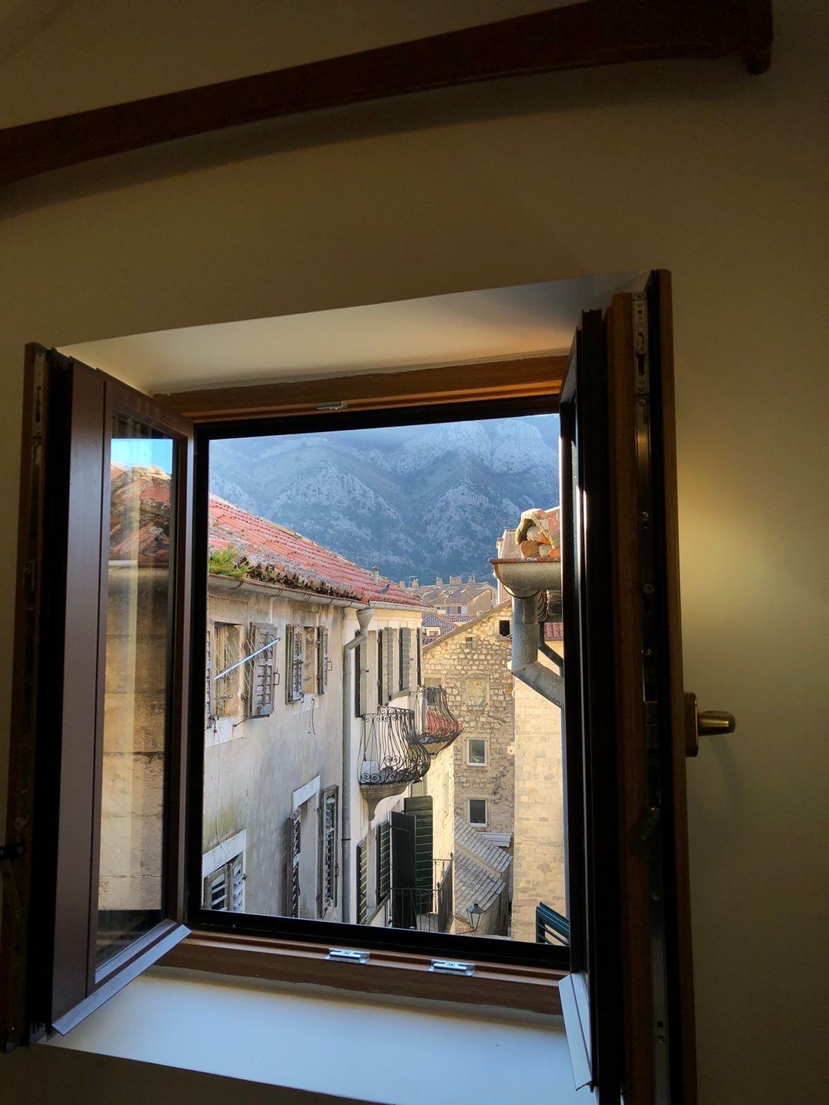 Prodaja dvosobnog stana 50 m² + vrt 30 m² – Stari Grad, Kotor - Amfora Real Estate