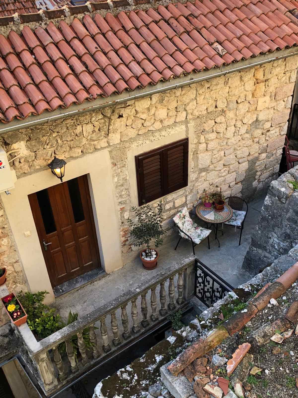Prodaja dvosobnog stana 50 m² + vrt 30 m² – Stari Grad, Kotor - Amfora Real Estate