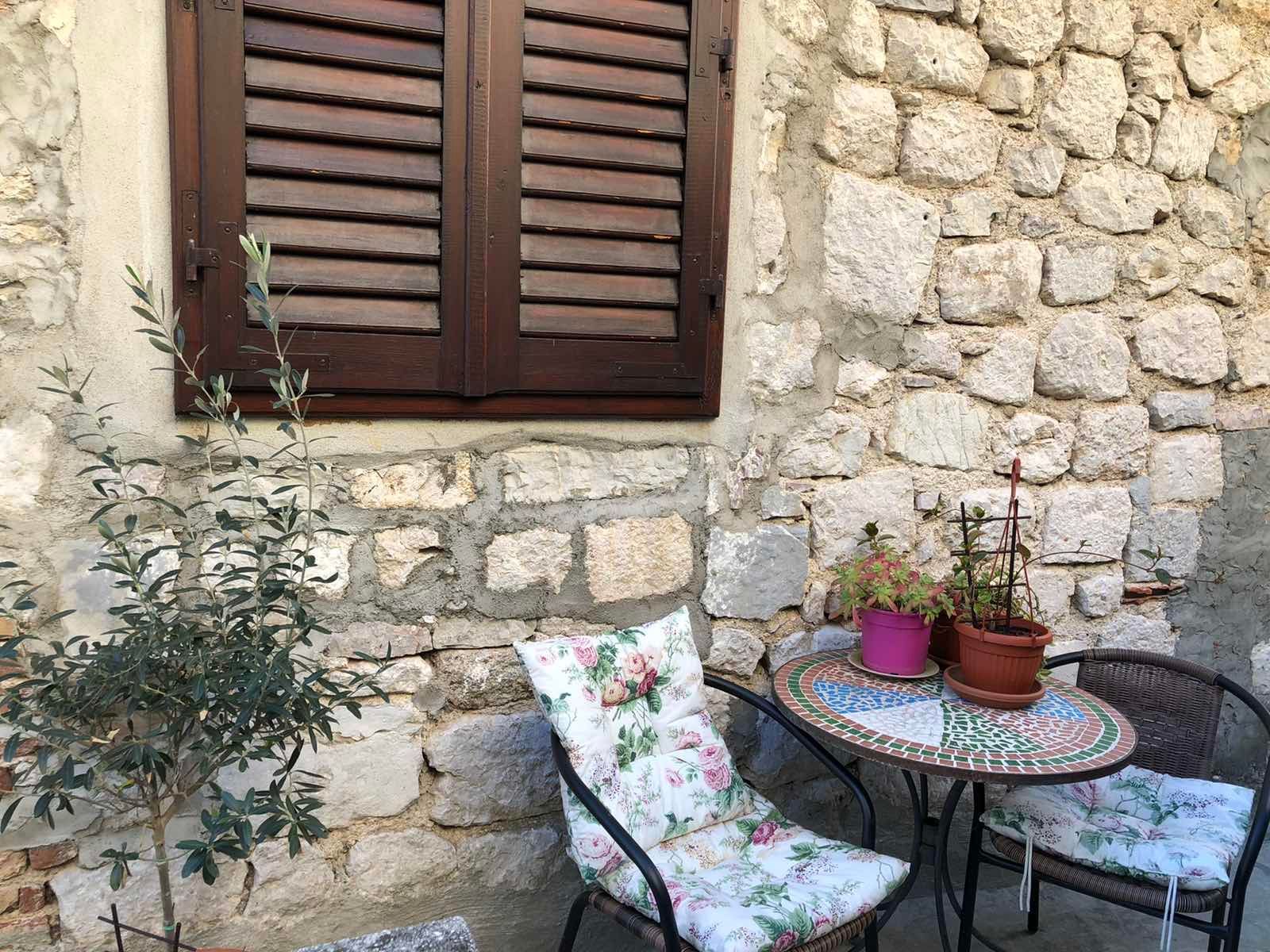 Prodaja dvosobnog stana 50 m² + vrt 30 m² – Stari Grad, Kotor - Amfora Real Estate