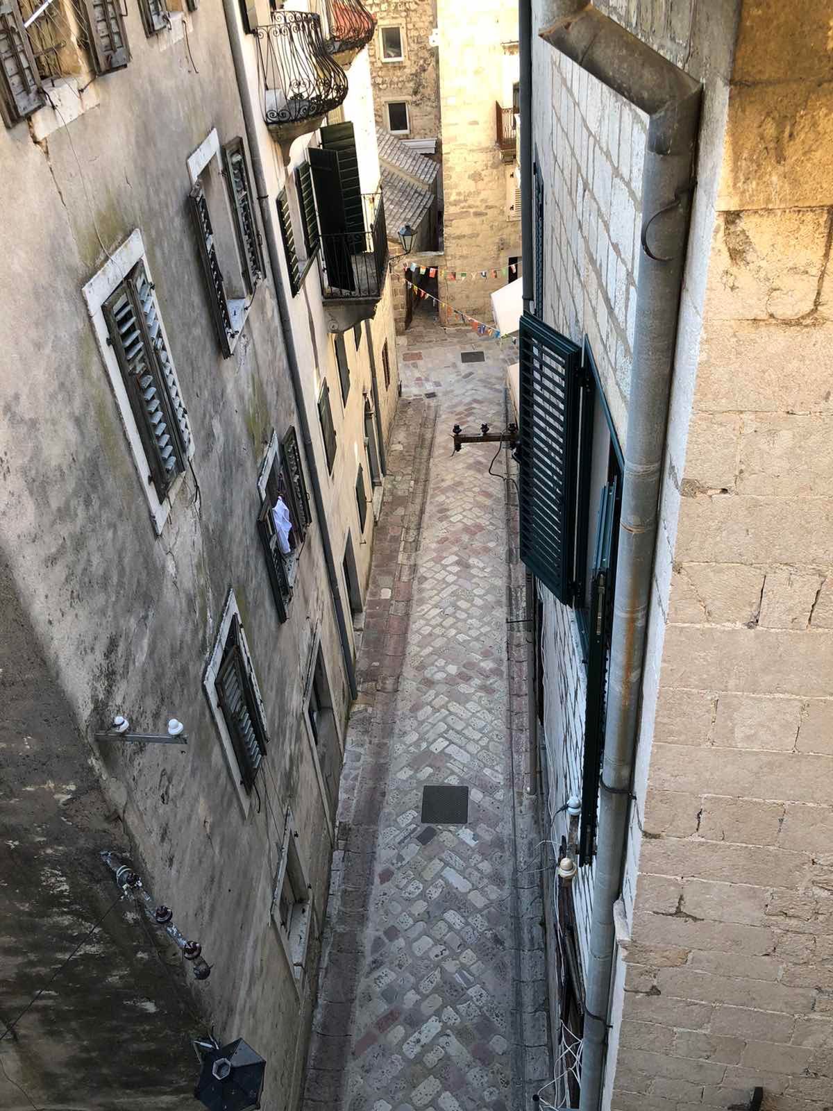 Prodaja dvosobnog stana 50 m² + vrt 30 m² – Stari Grad, Kotor - Amfora Real Estate