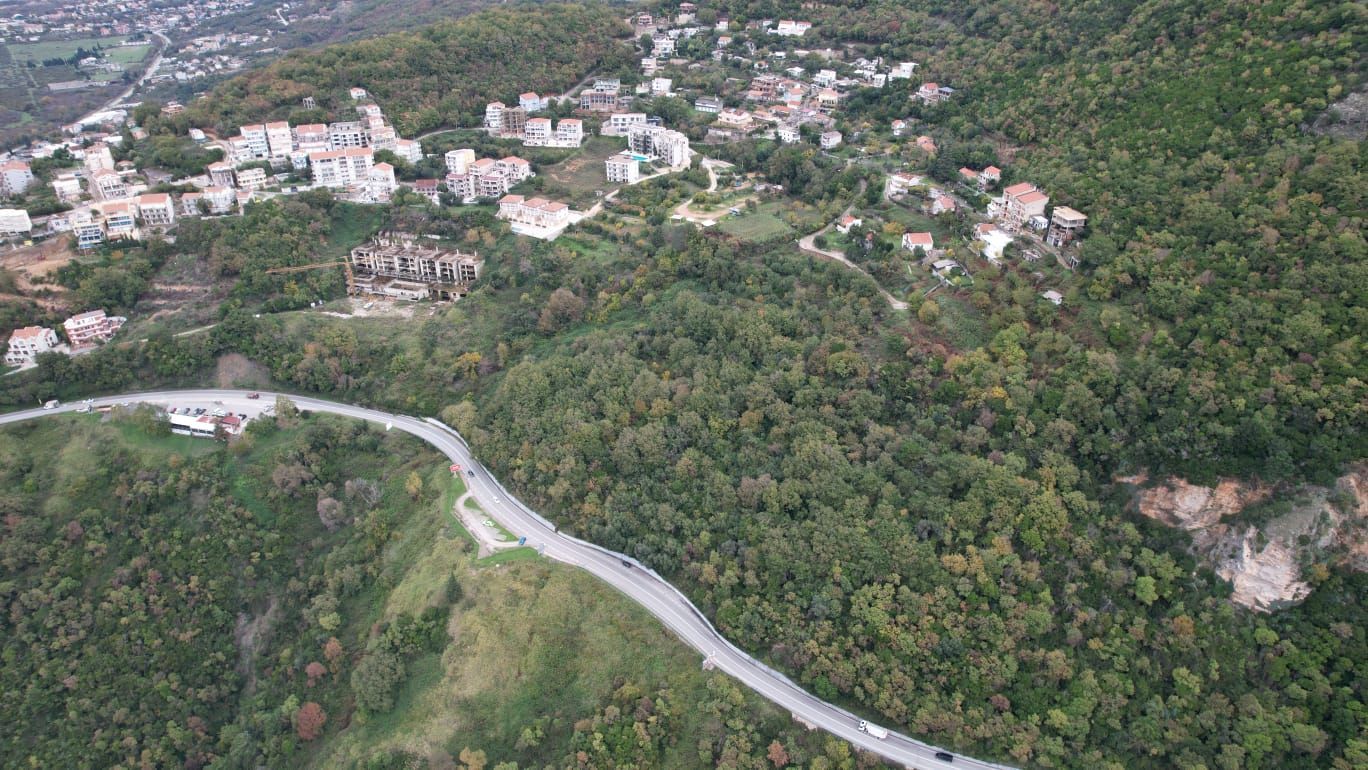 Prodaja atraktivnog zemljišta 5100m² sa nezagradivim pogledom na more – Prijevor, Budva - Amfora Real Estate