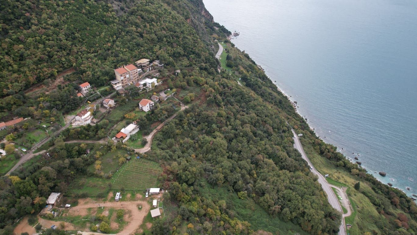 Prodaja atraktivnog zemljišta 5100m² sa nezagradivim pogledom na more – Prijevor, Budva - Amfora Real Estate