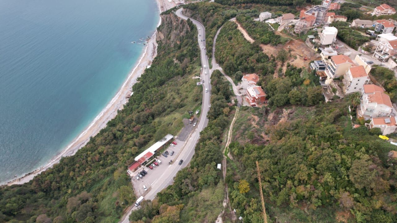 Prodaja neurbanizovanog zemljišta 1000m² sa pogledom na more – Prijevor, Budva - Amfora Real Estate