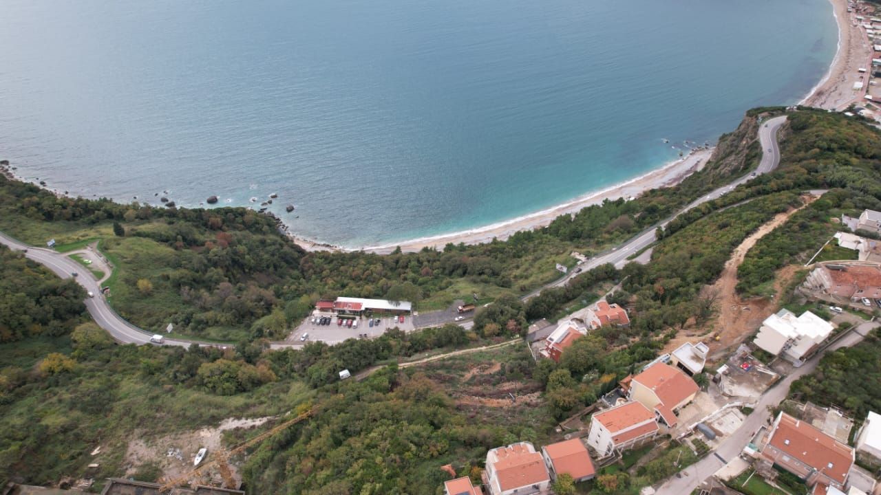 Prodaja neurbanizovanog zemljišta 1000m² sa pogledom na more – Prijevor, Budva - Amfora Real Estate