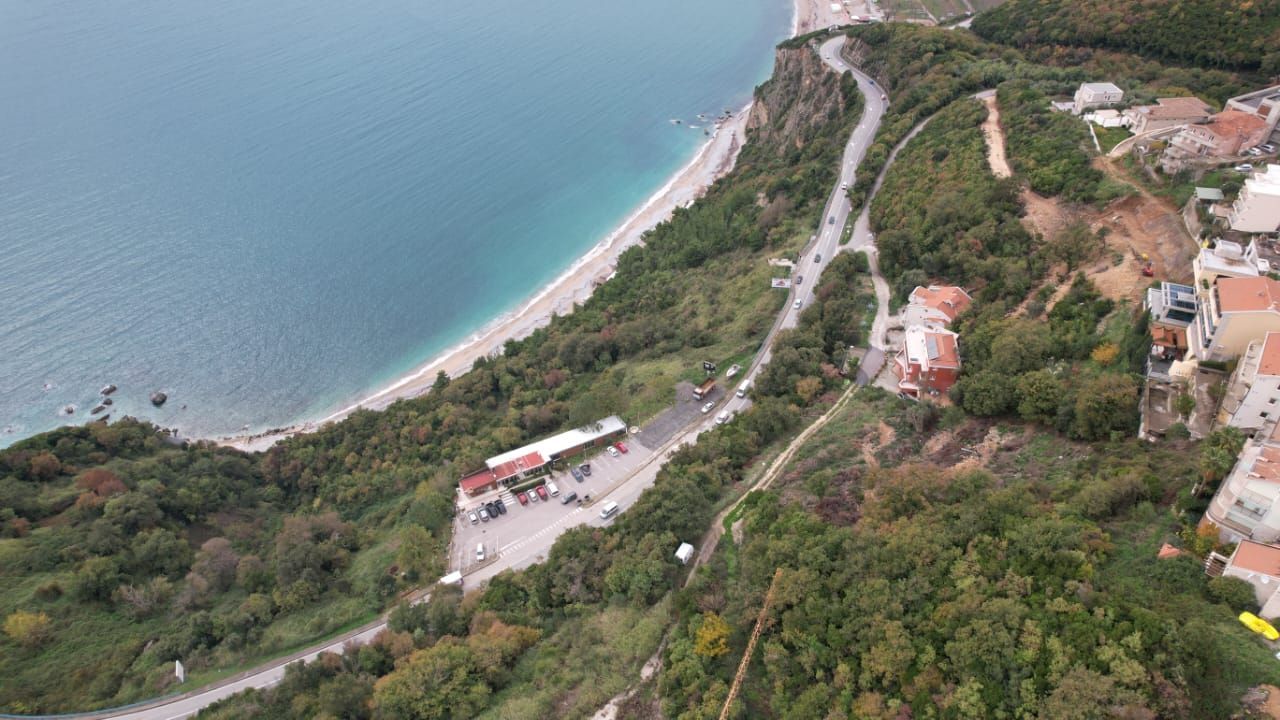 Prodaja neurbanizovanog zemljišta 1000m² sa pogledom na more – Prijevor, Budva - Amfora Real Estate