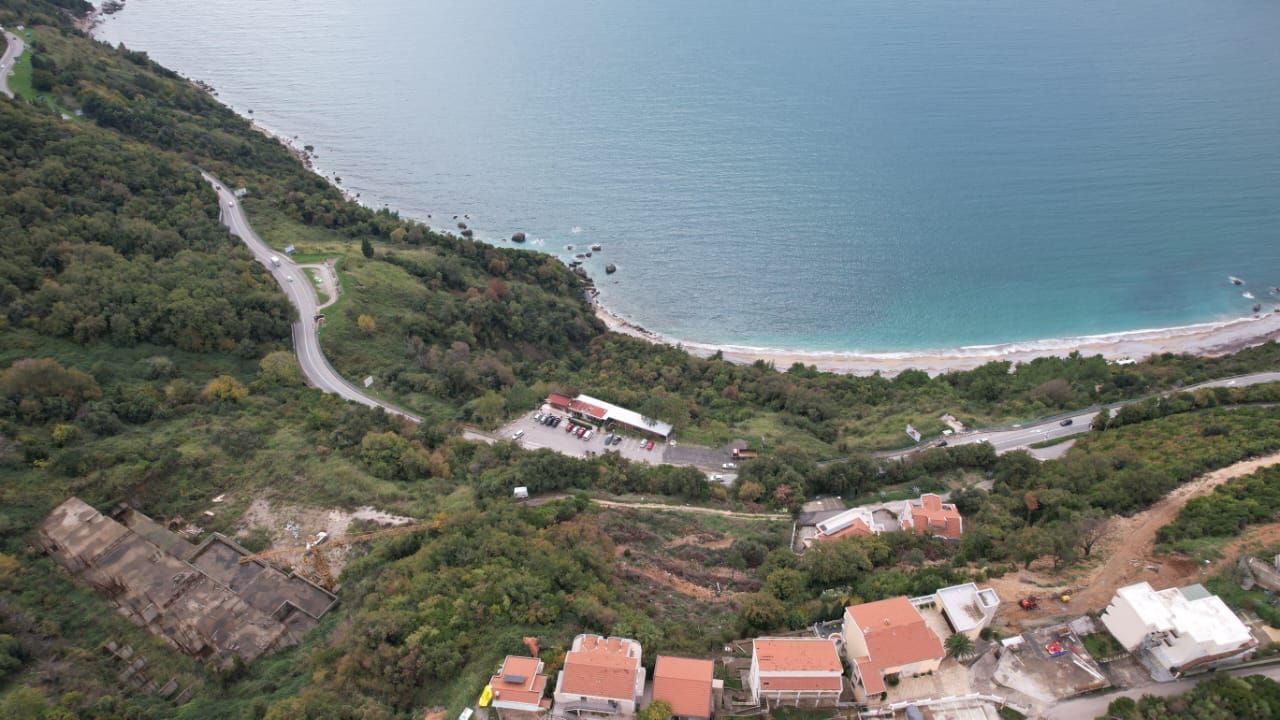 Prodaja neurbanizovanog zemljišta 1000m² sa pogledom na more – Prijevor, Budva - Amfora Real Estate