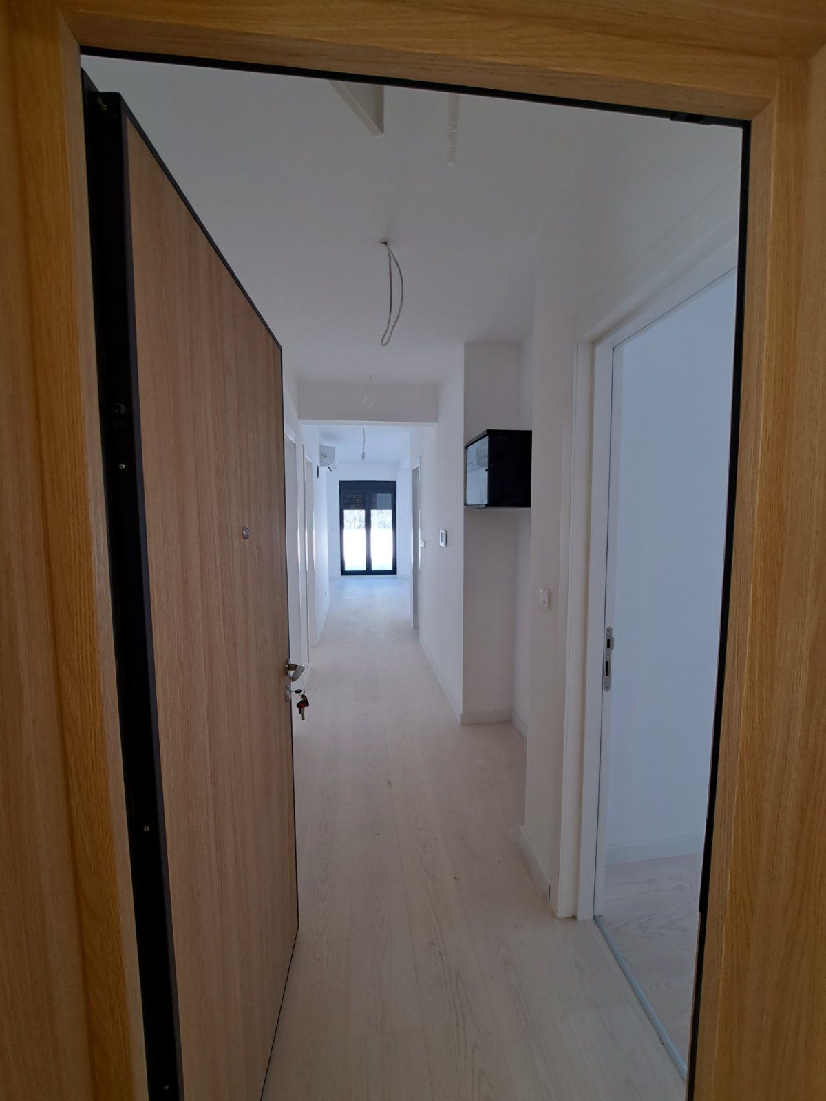 Na prodaju je nov, luksuzni trosoban penthouse površine 146 m², sa dodatnih 120 m² krovne terase i dva garažna mesta- Dubovica Lux, Budva - Amfora Real Estate