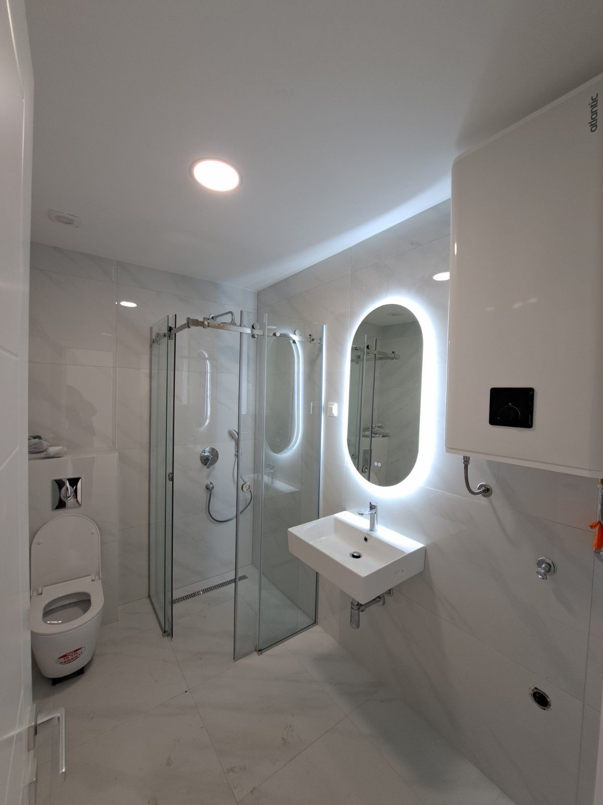 Na prodaju je nov, luksuzni trosoban penthouse površine 146 m², sa dodatnih 120 m² krovne terase i dva garažna mesta- Dubovica Lux, Budva - Amfora Real Estate