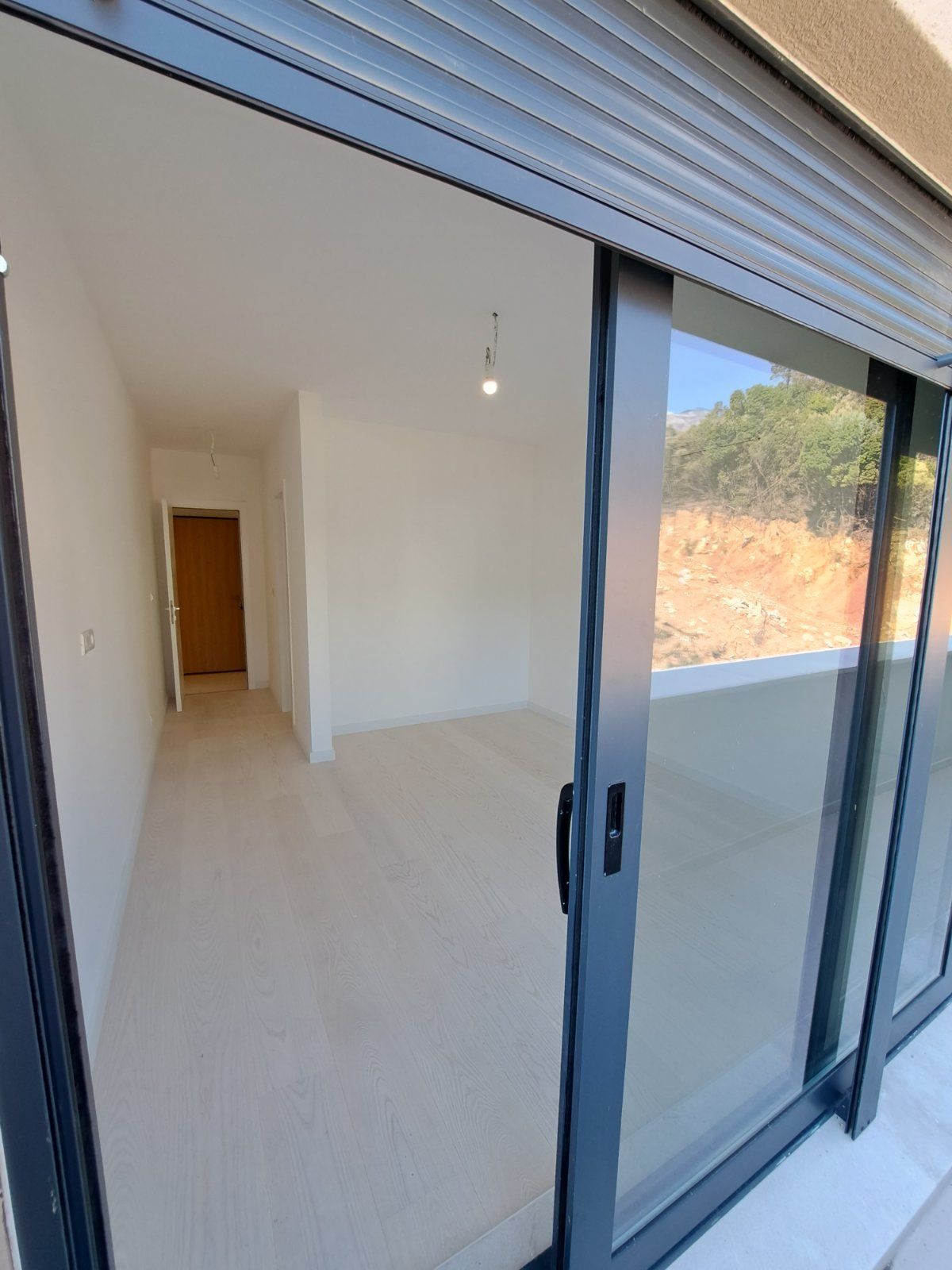 Na prodaju je nov, luksuzni trosoban penthouse površine 146 m², sa dodatnih 120 m² krovne terase i dva garažna mesta- Dubovica Lux, Budva - Amfora Real Estate