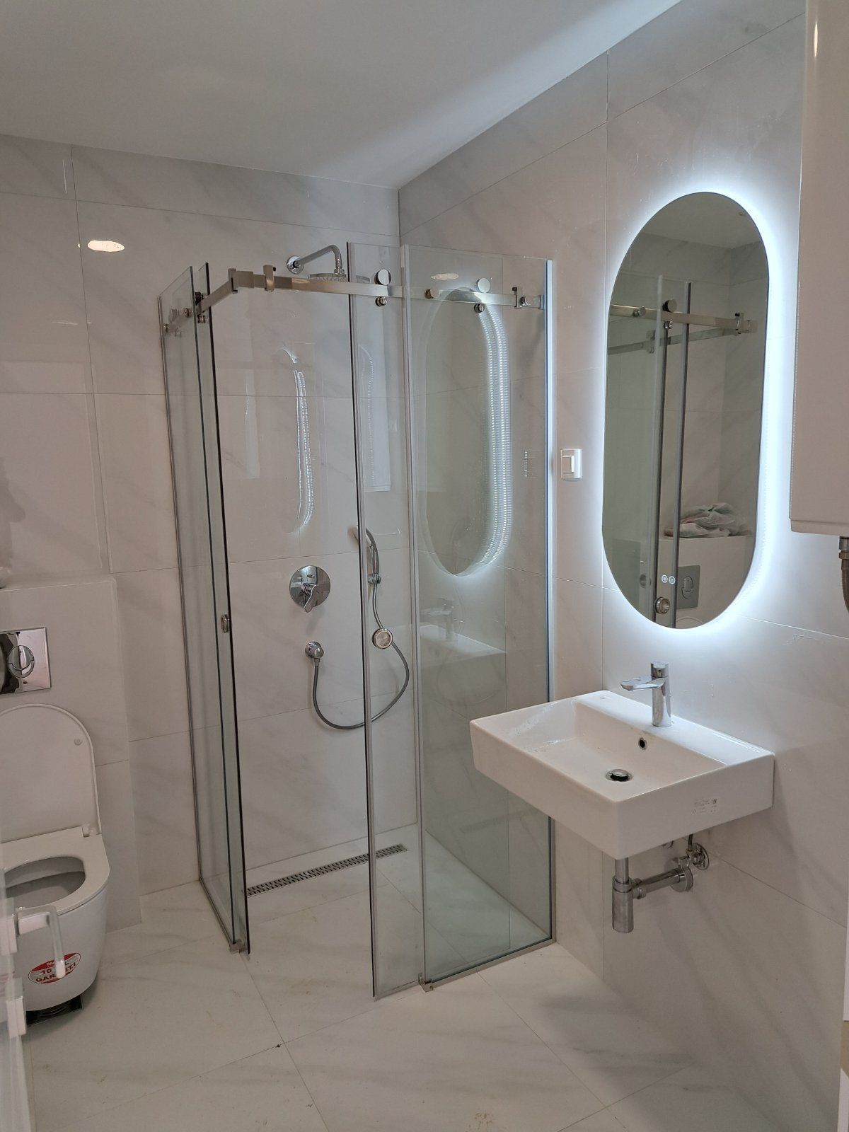 Na prodaju je nov, luksuzni trosoban penthouse površine 146 m², sa dodatnih 120 m² krovne terase i dva garažna mesta- Dubovica Lux, Budva - Amfora Real Estate