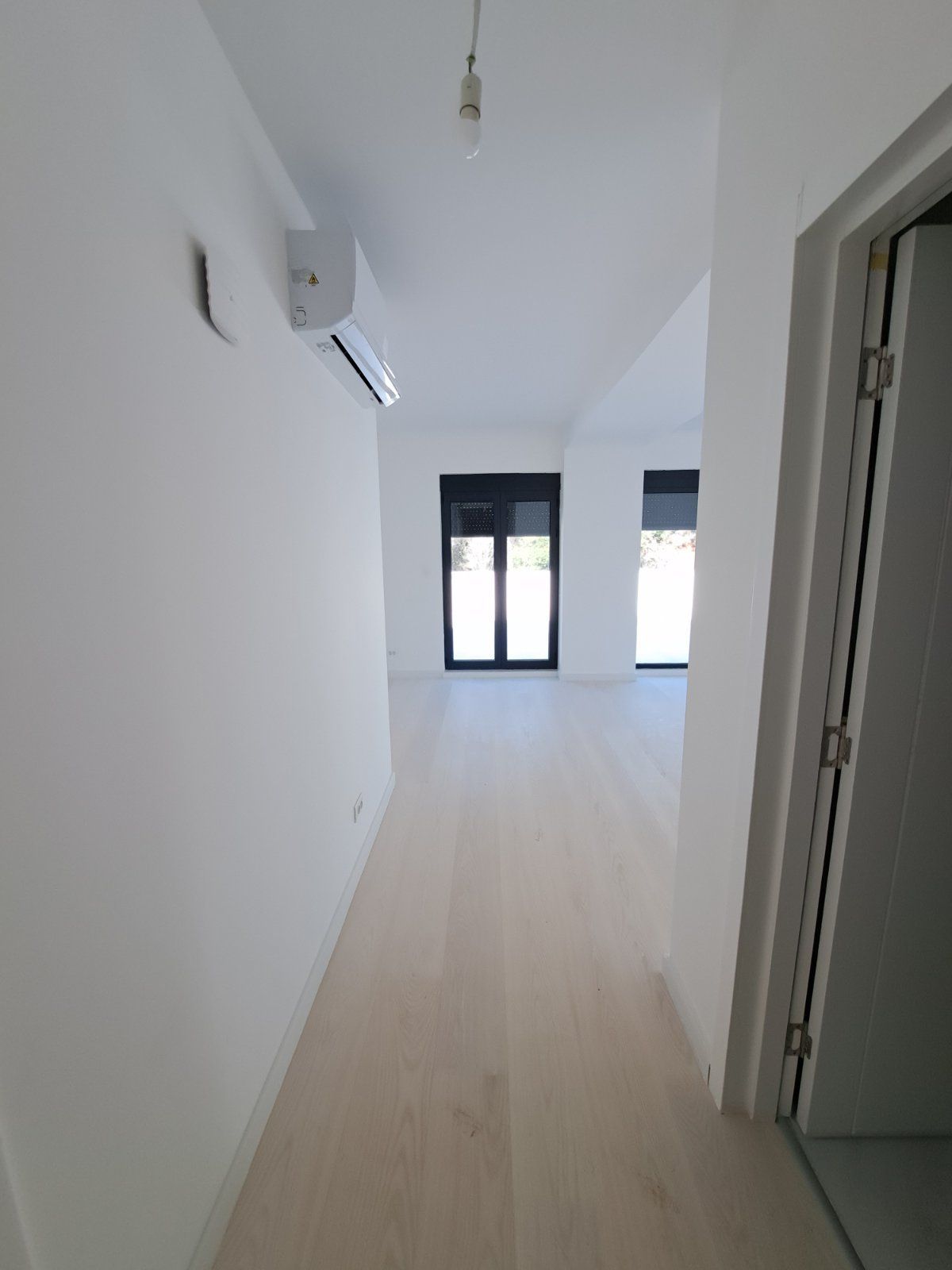 Na prodaju je nov, luksuzni trosoban penthouse površine 146 m², sa dodatnih 120 m² krovne terase i dva garažna mesta- Dubovica Lux, Budva - Amfora Real Estate