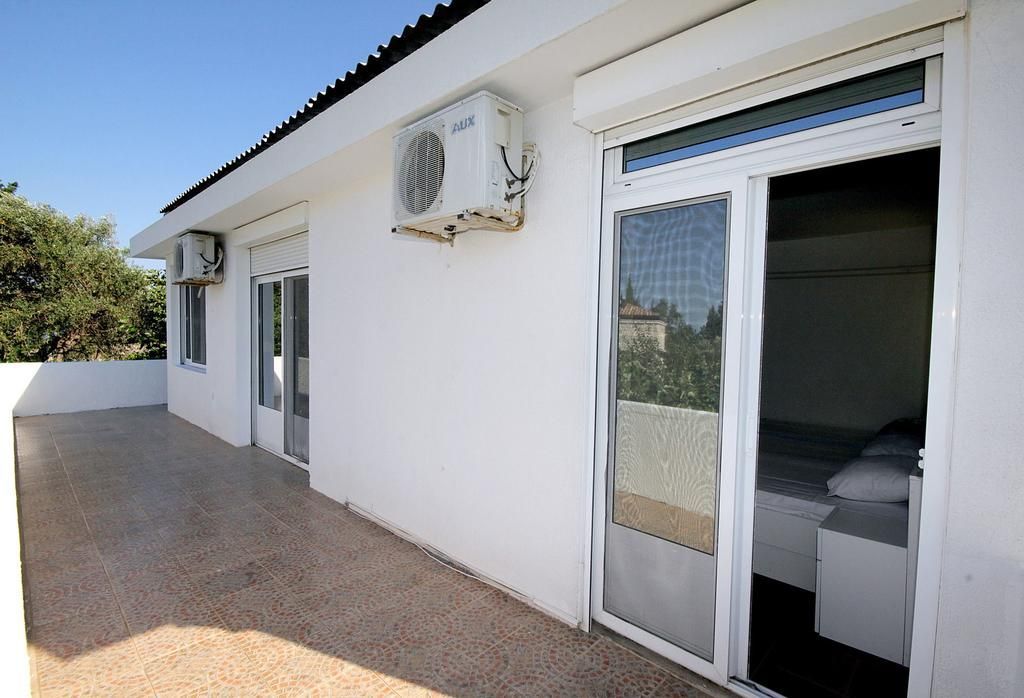 Prodaja luksuzne vile 170 m² sa privatnim bazenom i prelepim dvorištem – Reževići, Budva - Amfora Real Estate