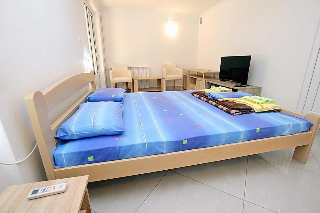 Prodaja luksuzne vile 170 m² sa privatnim bazenom i prelepim dvorištem – Reževići, Budva - Amfora Real Estate