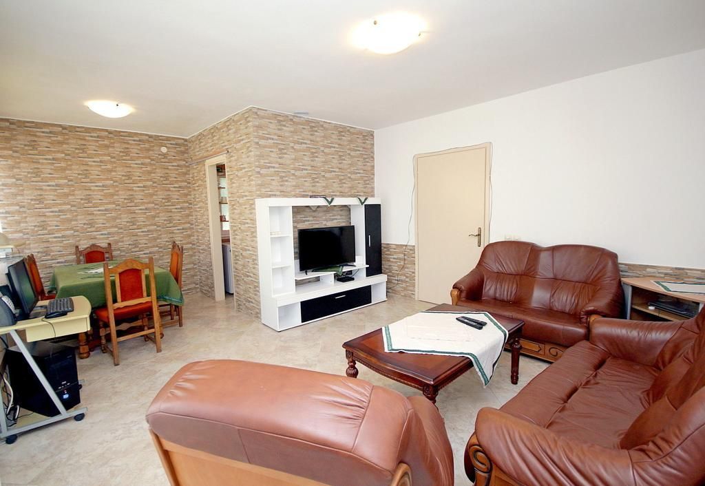 Prodaja luksuzne vile 170 m² sa privatnim bazenom i prelepim dvorištem – Reževići, Budva - Amfora Real Estate