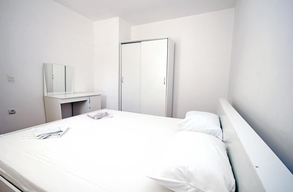 Prodaja luksuzne vile 170 m² sa privatnim bazenom i prelepim dvorištem – Reževići, Budva - Amfora Real Estate