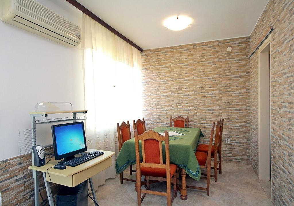 Prodaja luksuzne vile 170 m² sa privatnim bazenom i prelepim dvorištem – Reževići, Budva - Amfora Real Estate