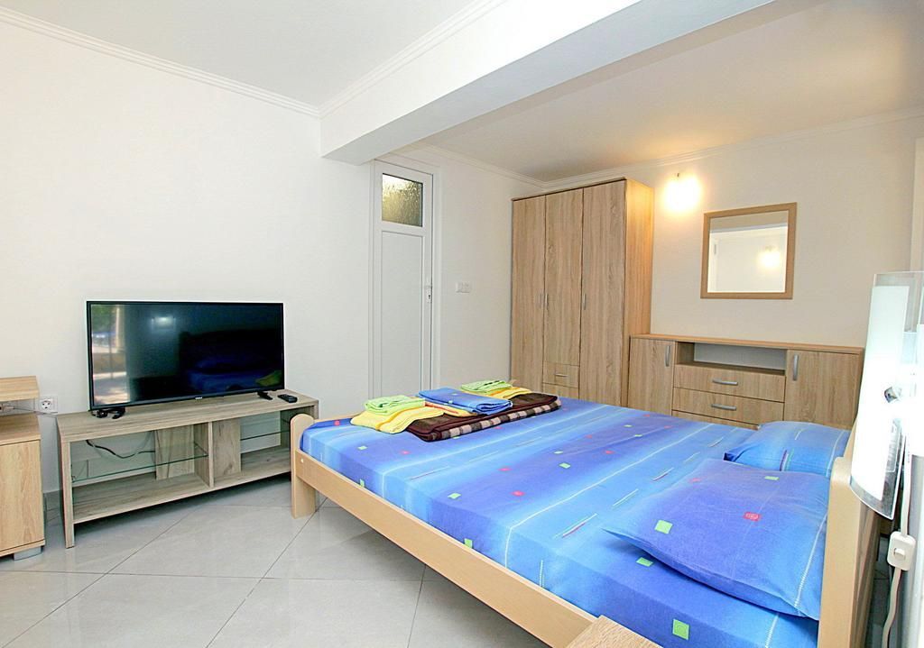 Prodaja luksuzne vile 170 m² sa privatnim bazenom i prelepim dvorištem – Reževići, Budva - Amfora Real Estate