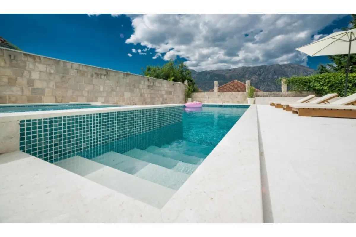 Prodaja moderne vile 240 m² sa bazenom i panoramskim pogledom – Stoliv, Boka Kotorska - Amfora Real Estate