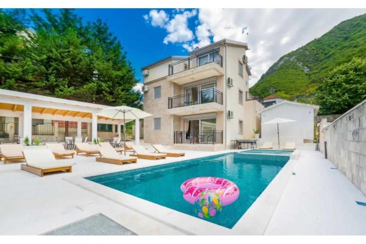 Prodaja moderne vile 240 m² sa bazenom i panoramskim pogledom – Stoliv, Boka Kotorska - Amfora Real Estate