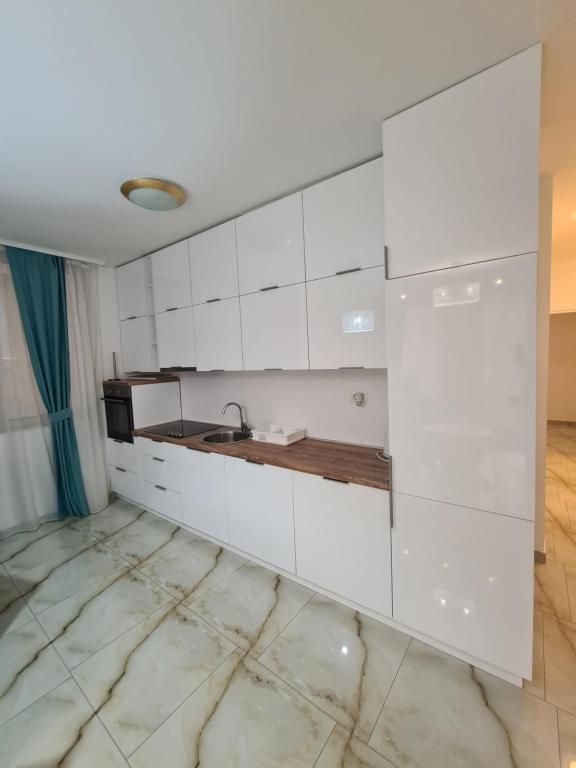 Prodaja luksuznog dvosobnog stana 64 m² sa pristupom bazenu – Rafailovići, Budva - Amfora Real Estate