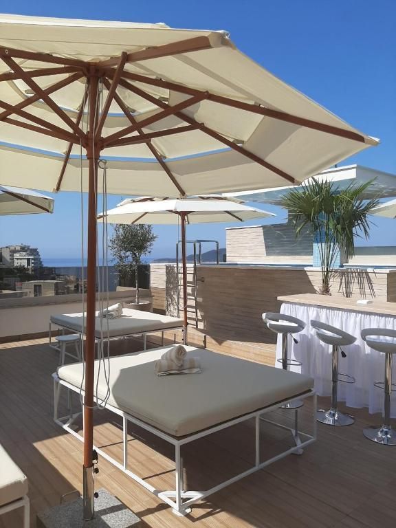 Prodaja luksuznog dvosobnog stana 64 m² sa pristupom bazenu – Rafailovići, Budva - Amfora Real Estate