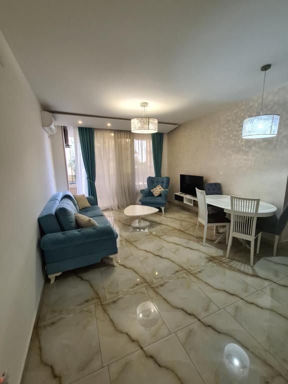 Prodaja luksuznog dvosobnog stana 64 m² sa pristupom bazenu – Rafailovići, Budva - Amfora Real Estate