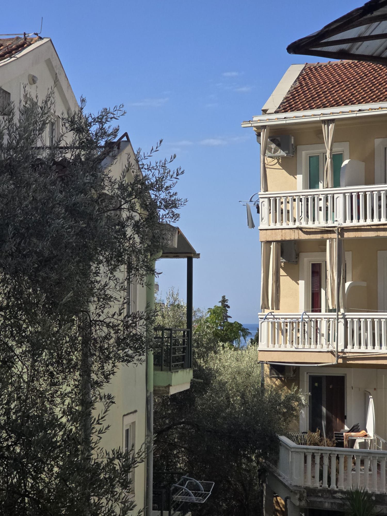 Prodaja luksuznog dvosobnog stana 64 m² sa pristupom bazenu – Rafailovići, Budva - Amfora Real Estate