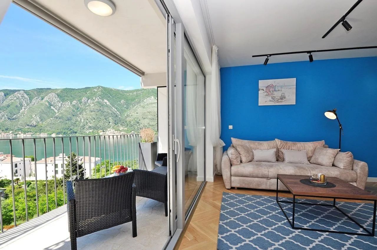 Jednosoban moderno opremljen stan sa pogledom na more 52m2 - Dobrota,Kotor - Amfora Real Estate