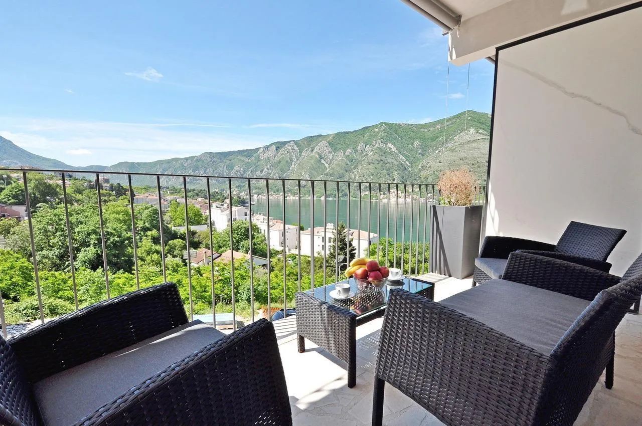 Jednosoban moderno opremljen stan sa pogledom na more 52m2 - Dobrota,Kotor - Amfora Real Estate