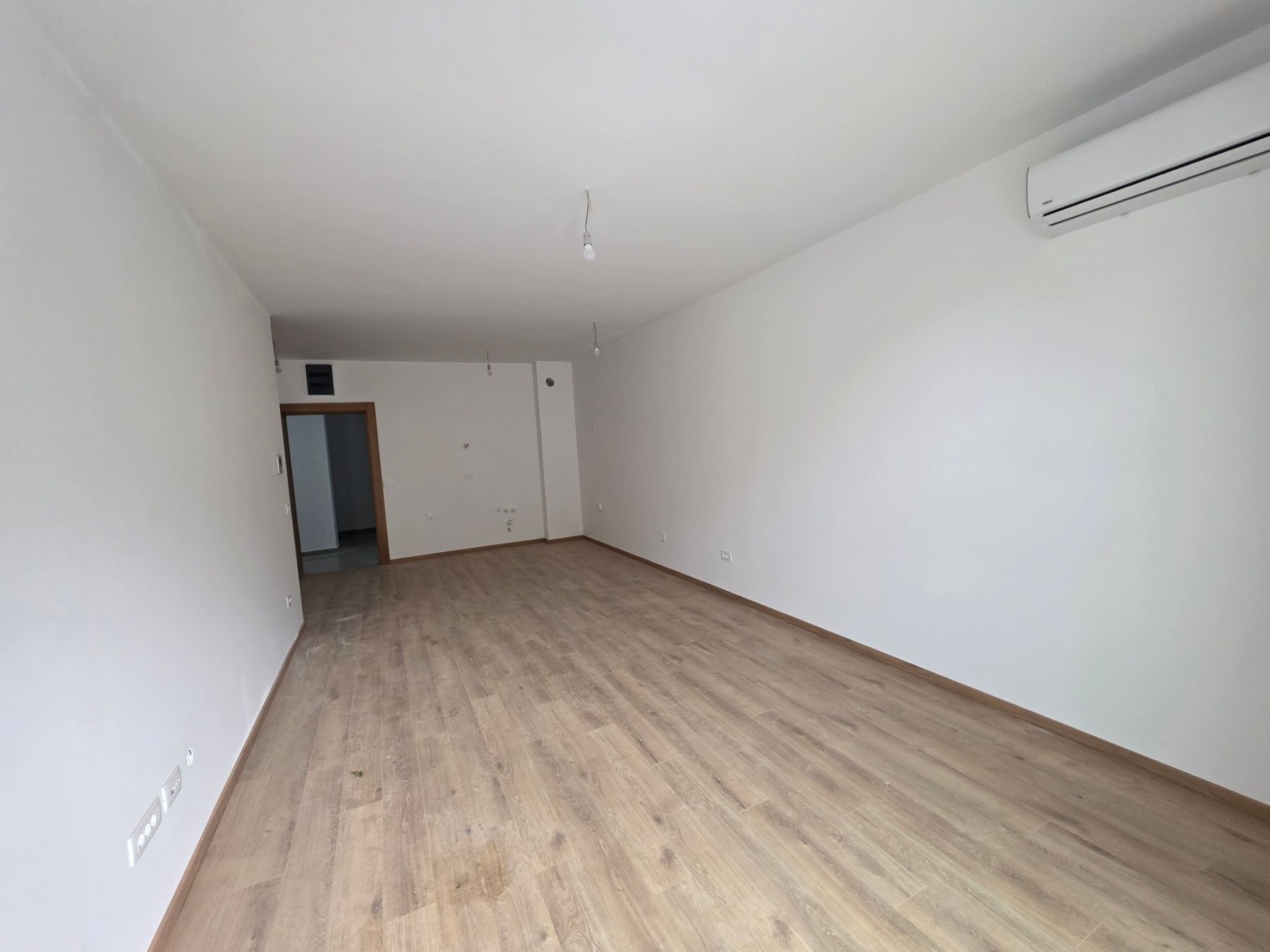 Prodaja jednosobnog stana 65 m² u novogradnji sa velikom terasom, pogledom na more, parkingom i oslobođenjem od poreza na prenos – Kamenovo, Budva - Amfora Real Estate
