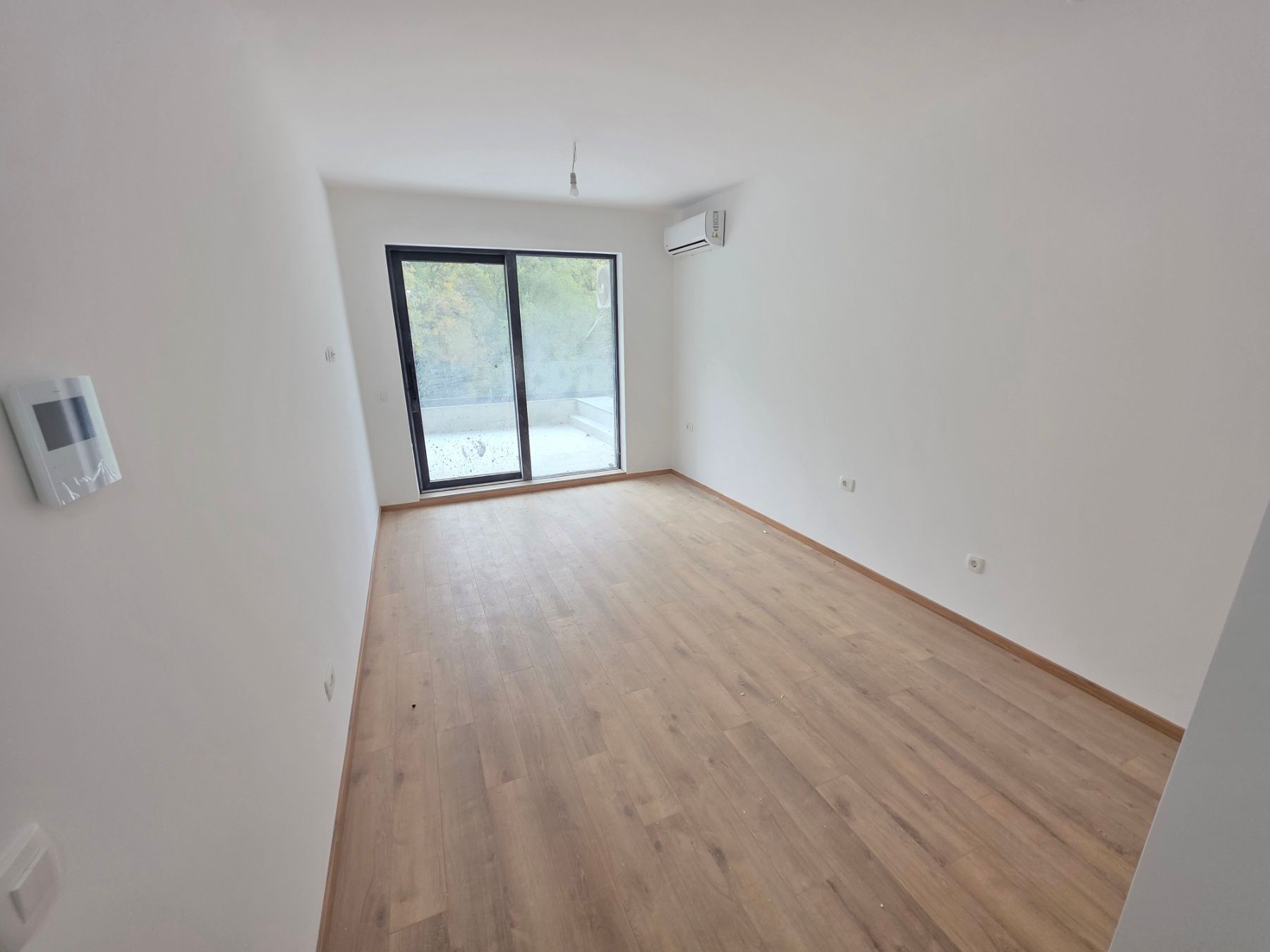 Prodaja studio apartmana 33 m² u novogradnji sa velikom terasom, pogledom na more, parkingom i oslobođenjem od poreza na prenos– Kamenovo, Budva - Amfora Real Estate